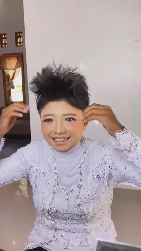 gadis tomboi dirias pengantin barbie © 2023 brilio.net