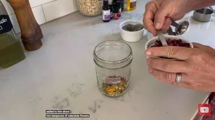 cara bersihkan pori-pori wajah hanya pakai face wash berbagai sumber