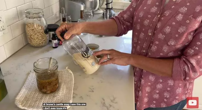 cara bersihkan pori-pori wajah hanya pakai face wash berbagai sumber