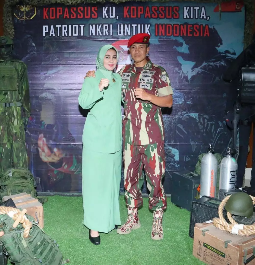 Juliana Moechtar berseragam Ibu Persit Instagram Juliana Moechtar berseragam Ibu Persit Instagram