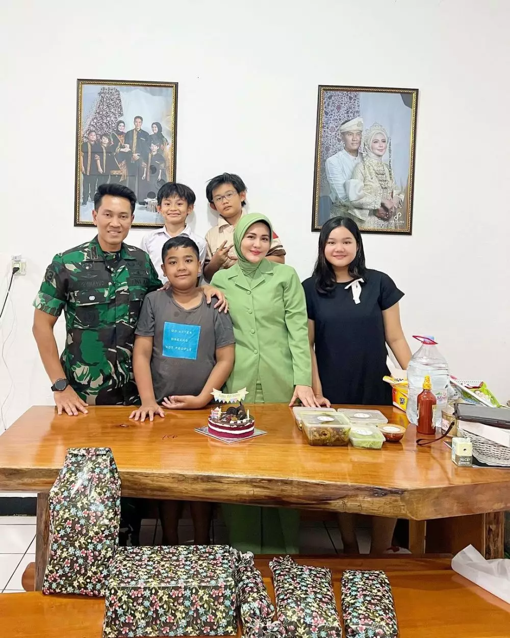 Juliana Moechtar berseragam Ibu Persit Instagram Juliana Moechtar berseragam Ibu Persit Instagram