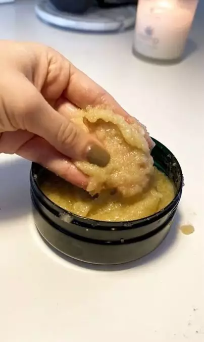 Scrub untuk hidrasi kulit kering pakai 1 jenis bahan pemanis Berbagai sumber