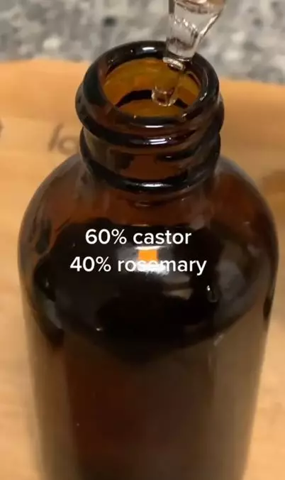 Menumbuhkan rambut pitak pakai 2 jenis minyak Berbagai sumber