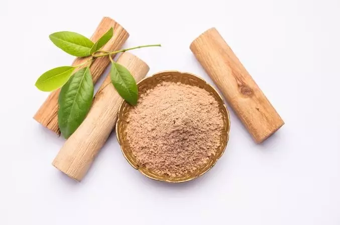 Mengecilkan pori-pori wajah pakai 1 jenis kayu Berbagai sumber