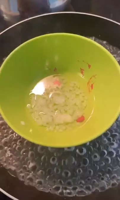 Lip balm modal Rp 6.000 untuk atasi bibir mengelupas Berbagai sumber