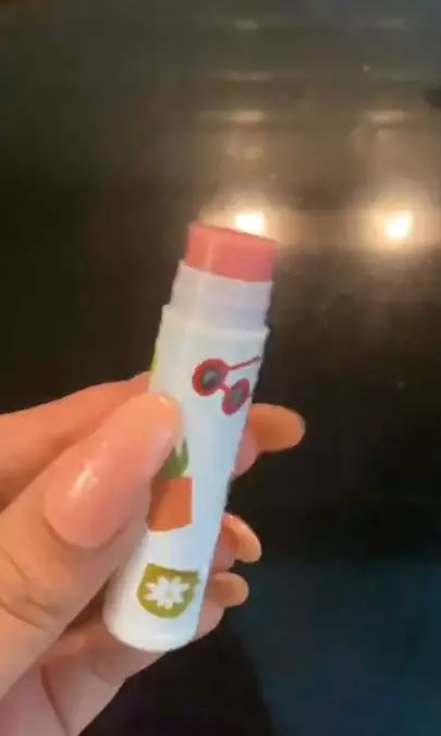 Lip balm modal Rp 6.000 untuk atasi bibir mengelupas Berbagai sumber