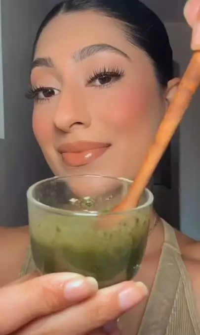 Mencerahkan dan mencegah bau ketiak pakai 2 bahan minuman Berbagai sumber