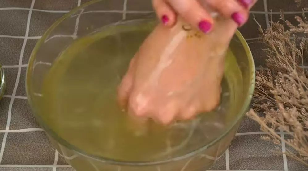 cara cegah flek hitam akibat penuaan dini berbagai sumber