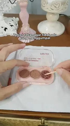 Trik perbaiki palet eyeshadow pecah berbagai sumber