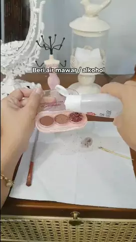 Trik perbaiki palet eyeshadow pecah berbagai sumber