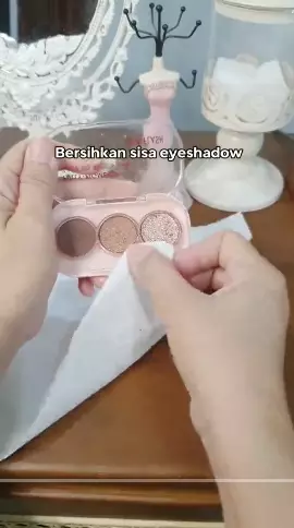 Trik perbaiki palet eyeshadow pecah berbagai sumber