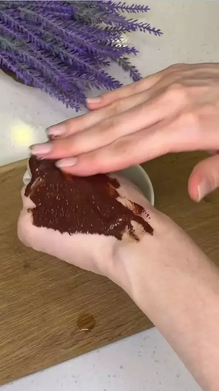 cara hilangkan garis halus pakai bubuk cokelat berbagai sumber