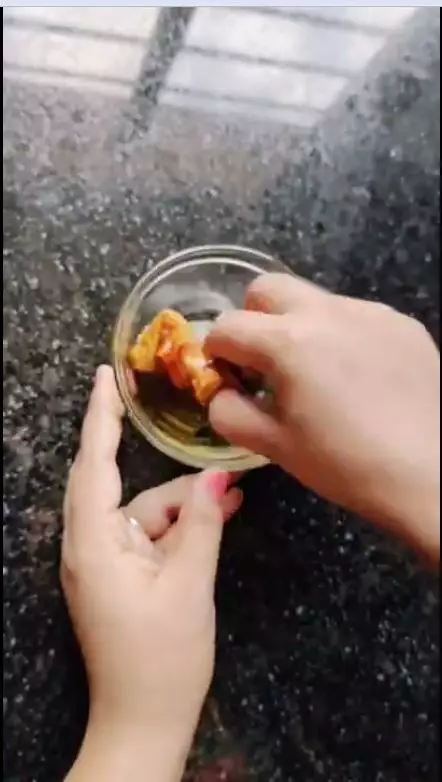 trik pudarkan flek hitam akibat penggunaan kosmetik berbagai sumber