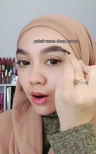 transformasi wanita recreate makeup pernikahan Lesti Kejora © 2023 brilio.net