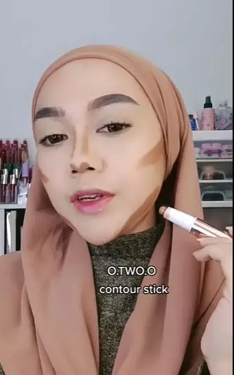 transformasi wanita recreate makeup pernikahan Lesti Kejora © 2023 brilio.net