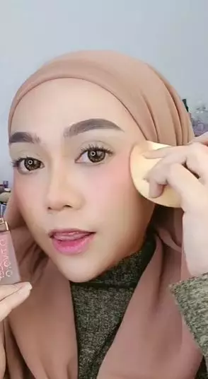 transformasi wanita recreate makeup pernikahan Lesti Kejora © 2023 brilio.net