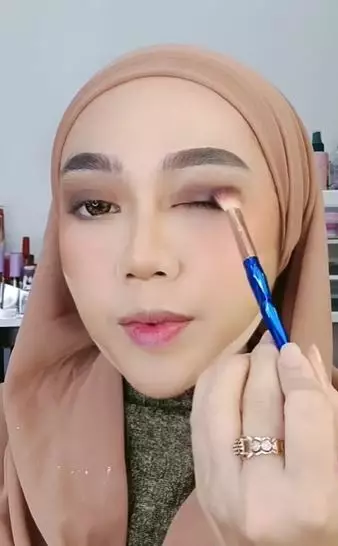 transformasi wanita recreate makeup pernikahan Lesti Kejora © 2023 brilio.net