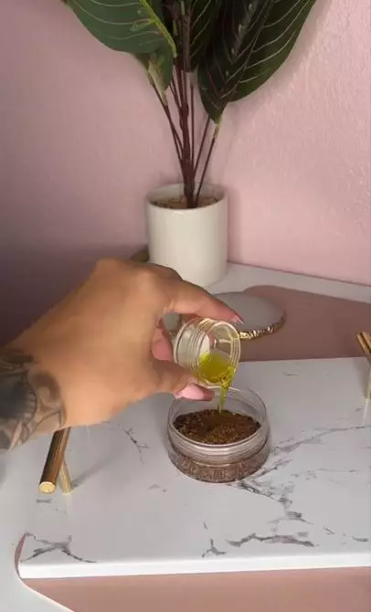 Eksfoliasi kulit kepala bebas ketombe pakai 2 jenis minyak Berbagai sumber Eksfoliasi kulit kepala bebas ketombe pakai 2 jenis minyak Berbagai sumber