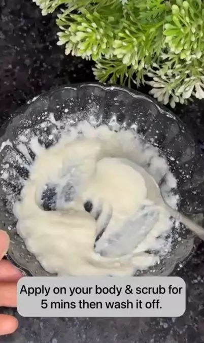 Atasi bintik hitam dan sel kulit mati pakai 1 bahan kue Berbagai sumber