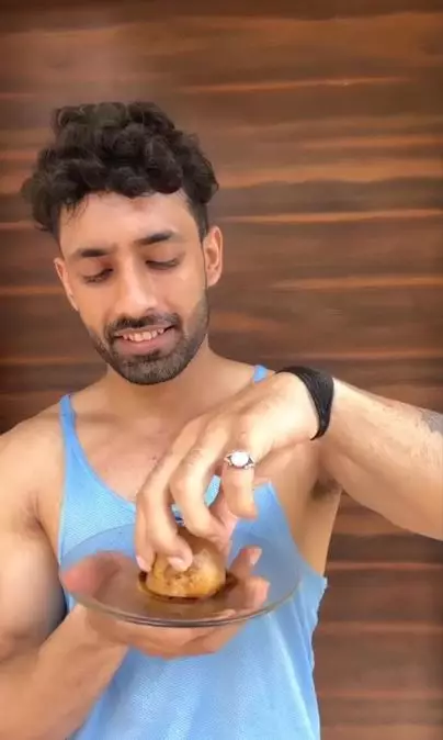 Ratakan warna kulit leher pakai scrub dari 1 umbi-umbian Berbagai sumber