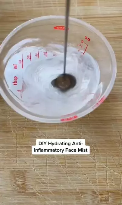 Atasi peradangan wajah pakai face mist dari 1 bahan pelembap Berbagai sumber Atasi peradangan wajah pakai face mist dari 1 bahan pelembap Berbagai sumber