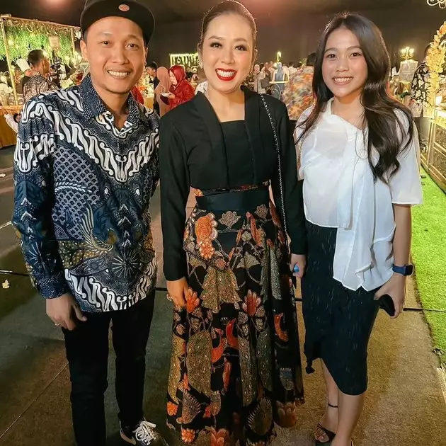 penampilan Soimah saat hadir di kondangan Denny Caknan © 2023 brilio.net