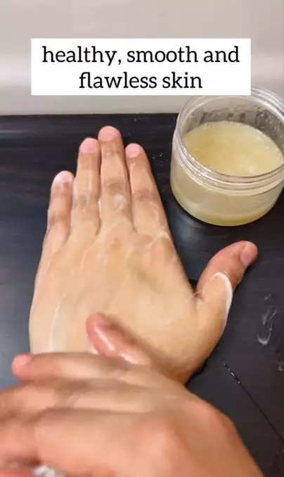 Memutihkan kulit kusam dengan scrub dari 2 jenis bahan pemanis Berbagai sumber