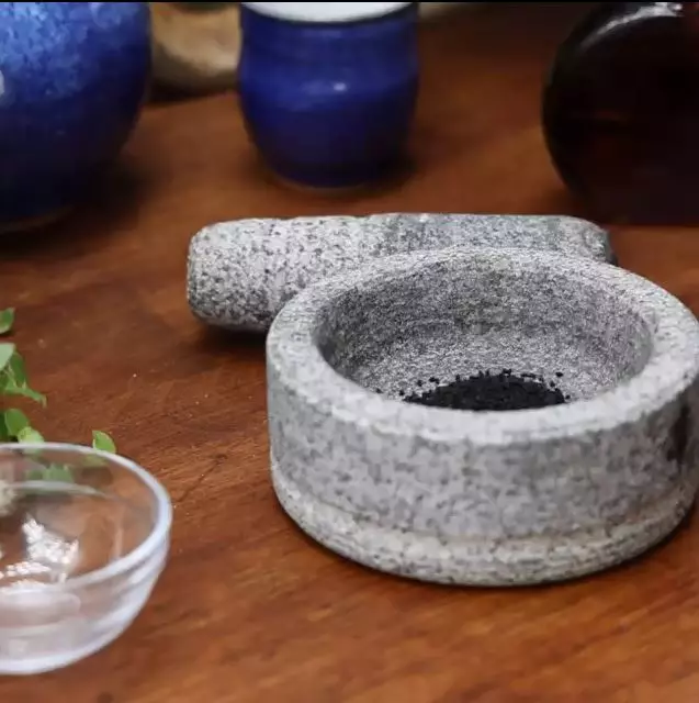 trik atasi ketombe akibat penggunaan sampo tak cocok berbagai sumber