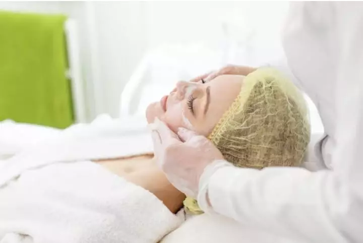 cara Vina Panduwinata jaga kecantikan kulit berbagai sumber