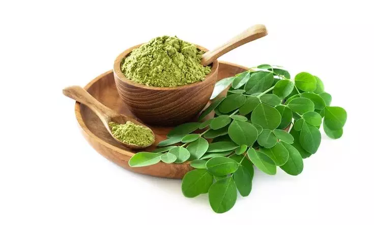 Pudarkan flek hitam akibat penuaan dengan 1 jenis daun Berbagai sumber