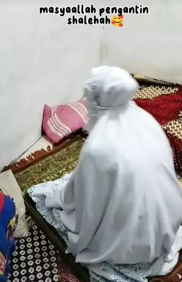 Pengantin minta hapus riasan untuk sholat, MUA ini makeup ulang © 2023 brilio.net