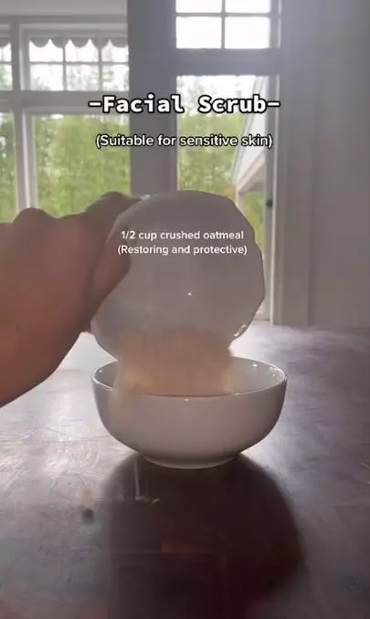 Scrub wajah untuk kulit sensitif pakai 2 bahan makanan Berbagai sumber