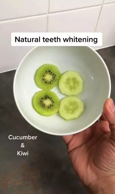 Putihkan gigi penuh plak pakai 2 jenis buah-buahan Berbagai sumber Putihkan gigi penuh plak pakai 2 jenis buah-buahan Berbagai sumber