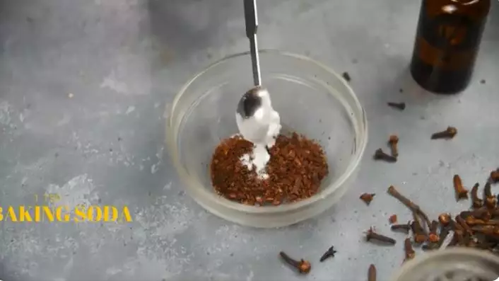 trik rontokkan plak hitam menempel di gigi berbagai sumber