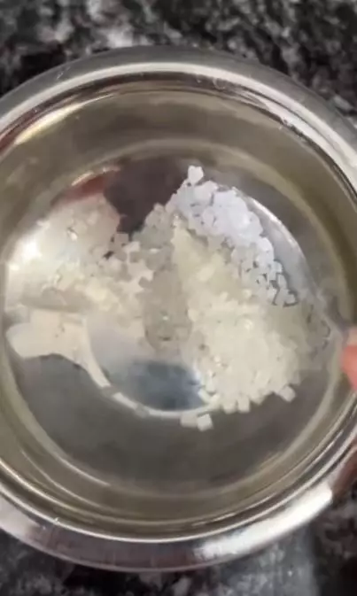 Bibir retak mengelupas dan hitam pakai 1 produk pelembap Berbagai sumber