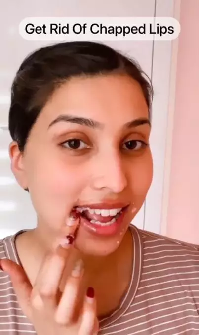 Bibir retak mengelupas dan hitam pakai 1 produk pelembap Berbagai sumber