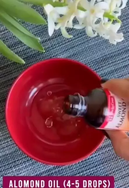 Memutihkan wajah dan leher belang pakai 1 jenis minyak  Berbagai sumber