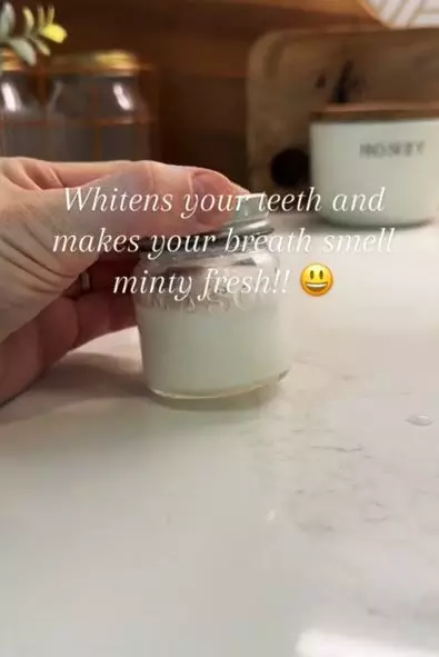 Segarkan napas dan gigi kuning dengan 1 minyak esensial Berbagai sumber