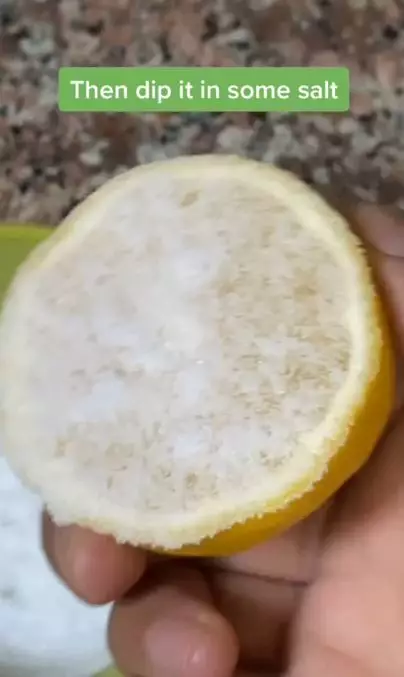 Atasi tumit kering retak-retak pakai 1 buah-buahan Berbagai sumber