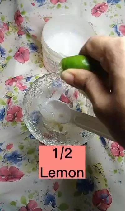 Haluskan tumit retak dengan tambahan 1 buah-buahan Berbagai sumber