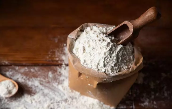 Meredam rasa gatal biang keringat dengan 1 jenis tepung Berbagai sumber