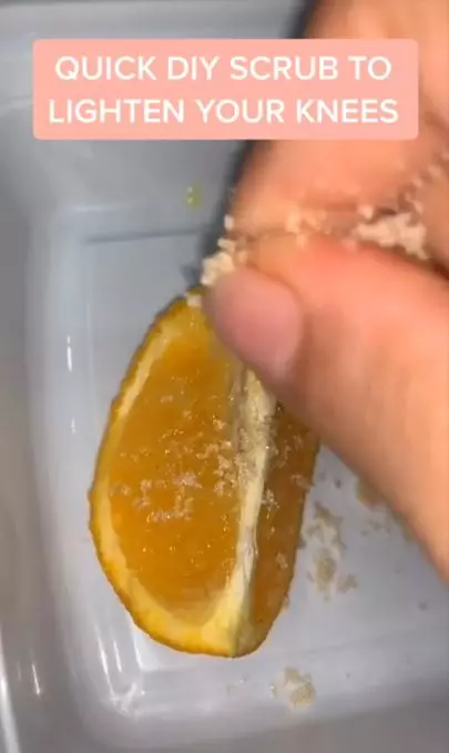 Pudarkan lutut hitam dengan 1 jenis buah-buahan Berbagai sumber