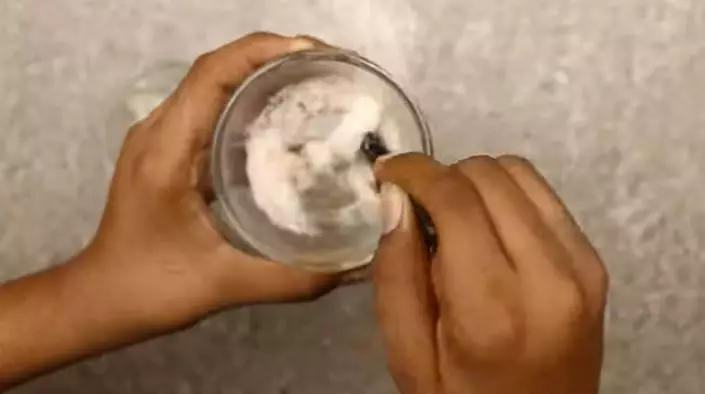 Jari kaki pecah dan kering berbagai sumber Jari kaki pecah dan kering berbagai sumber