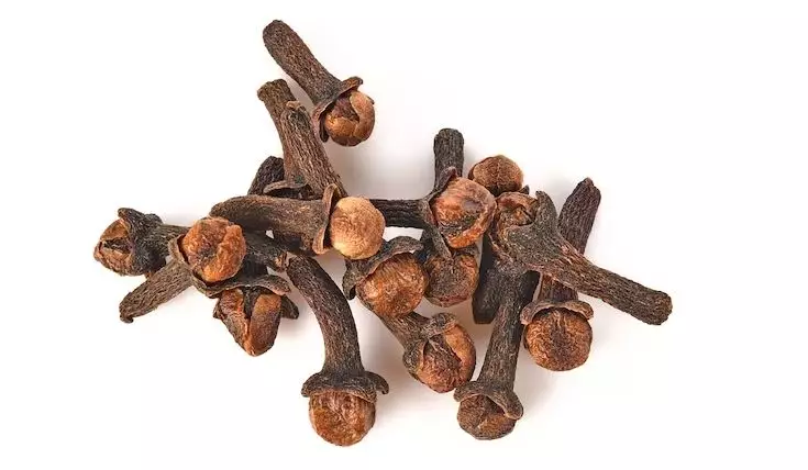 Cegah rambut rontok semakin banyak dengan tambahan 2 rempah Berbagai sumber