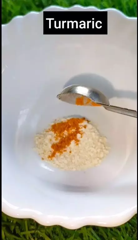 Trik hempaskan komedo di area dagu berbagai sumber