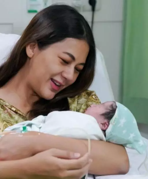 istri aktor usai melahirkan © instagram