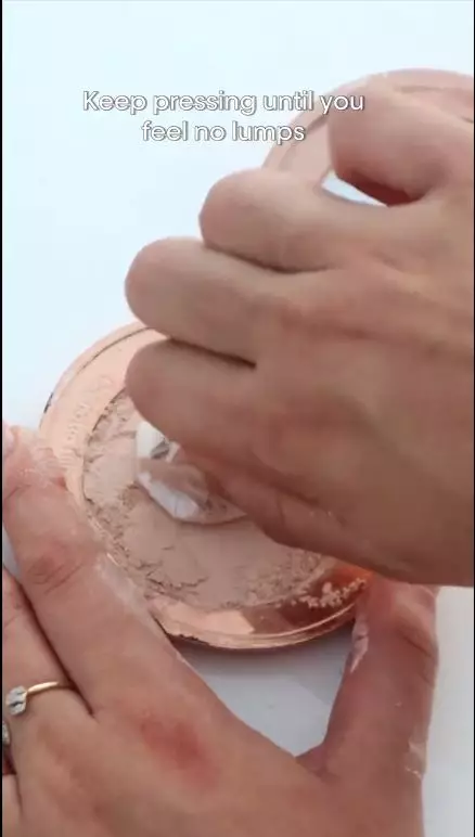 memperbaiki bedak padat hancur berbagai sumber