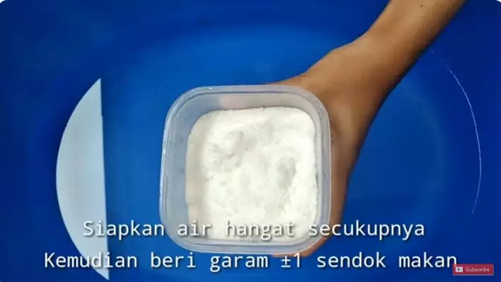 Tumit kaki pecah-pecah menghitam berbagai sumber