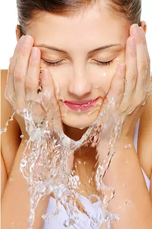 perawatan wajah Marshanda berbagai sumber