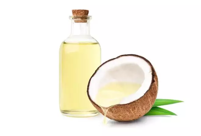 Menunda tumbuhnya uban dengan hair oil dari 3 jenis minyak Berbagai sumber